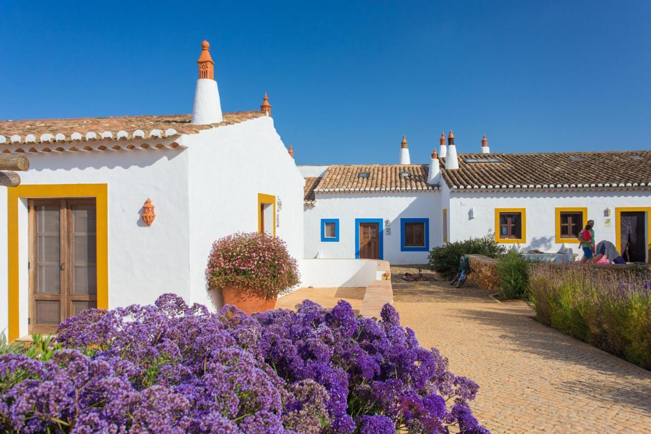 Casas Da Capela Do Monte, Country