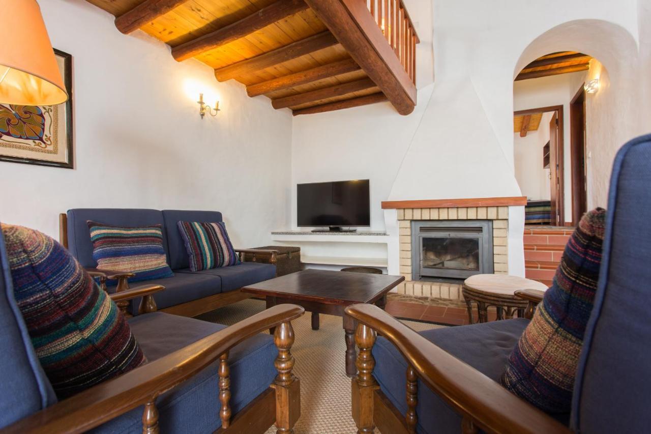 Casas Da Capela Do Monte, Country