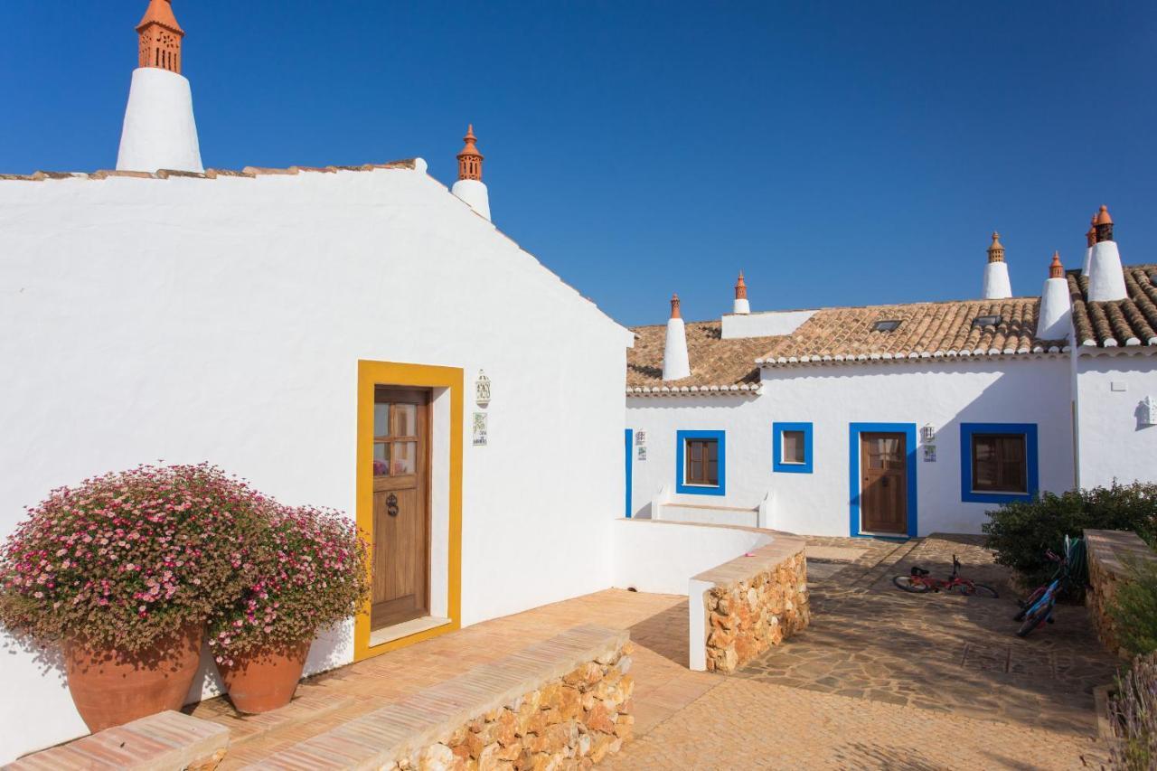 Casas Da Capela Do Monte, Country *