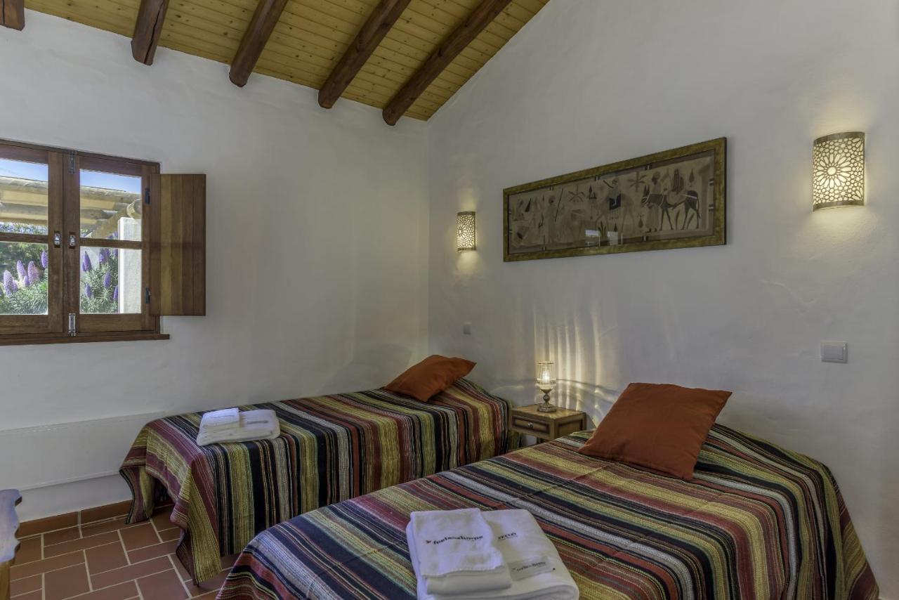 Casas Da Capela Do Monte, Country *